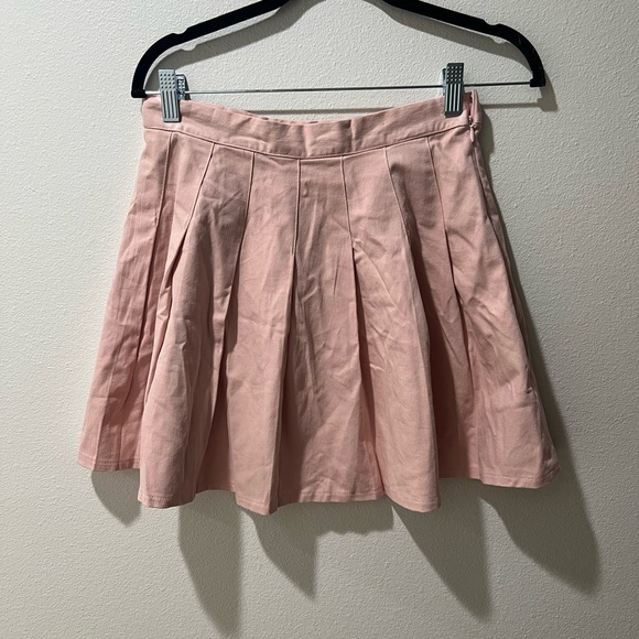 Princess Polly Elegant Pink Pleated Mini Skirt, size 6, EUC, summer, flirty, fun - Picture 4 of 8